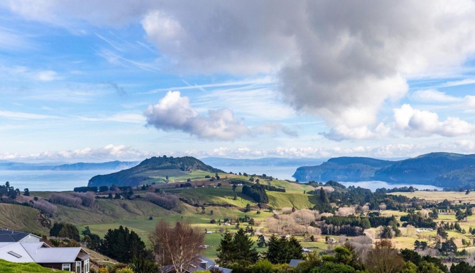 Scenic Solitude - Wake Up To Lake And Mountain Views! Taupo Eksteriør bilde